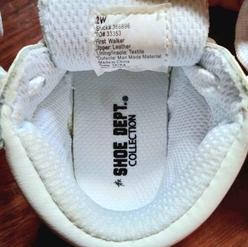 The Shoe Department First Walker Shoes Size 2W - Picture 4 of 4